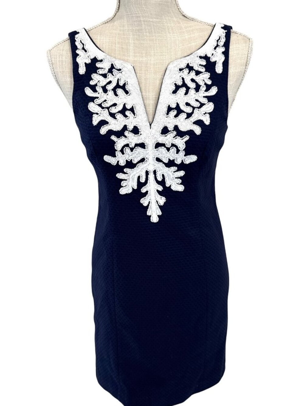 Lilly Pulitzer Navy Blue Sleeveless V-Neck White Coral Sequin Design Dress 00